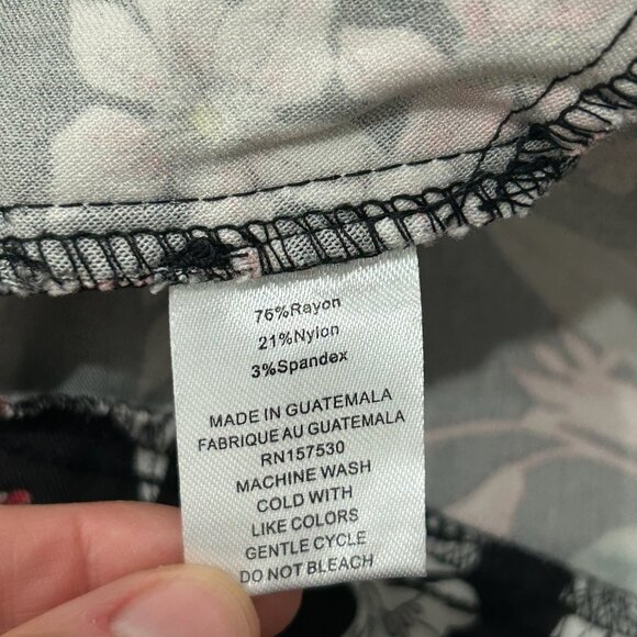 Jessica Riley Black Multicolor Floral Print Casual Shorts Sz PM Summer Vibrant - Picture 6 of 9